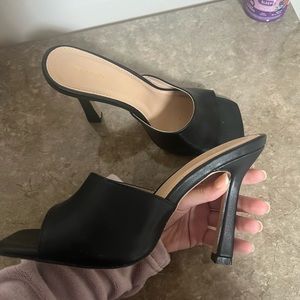 Prettylittlething black heels